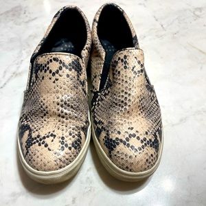 A New Day Womens Snake Print Slip On Casual Comfort Sneakers Shoes Size 9